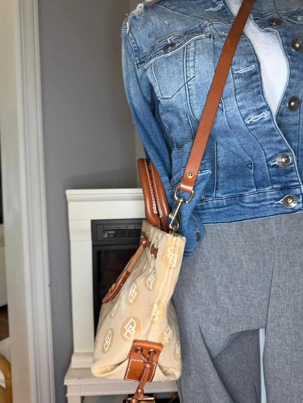 Dooney & Burke small tulip canvas tote very good use cond! - Picture 4 of 12
